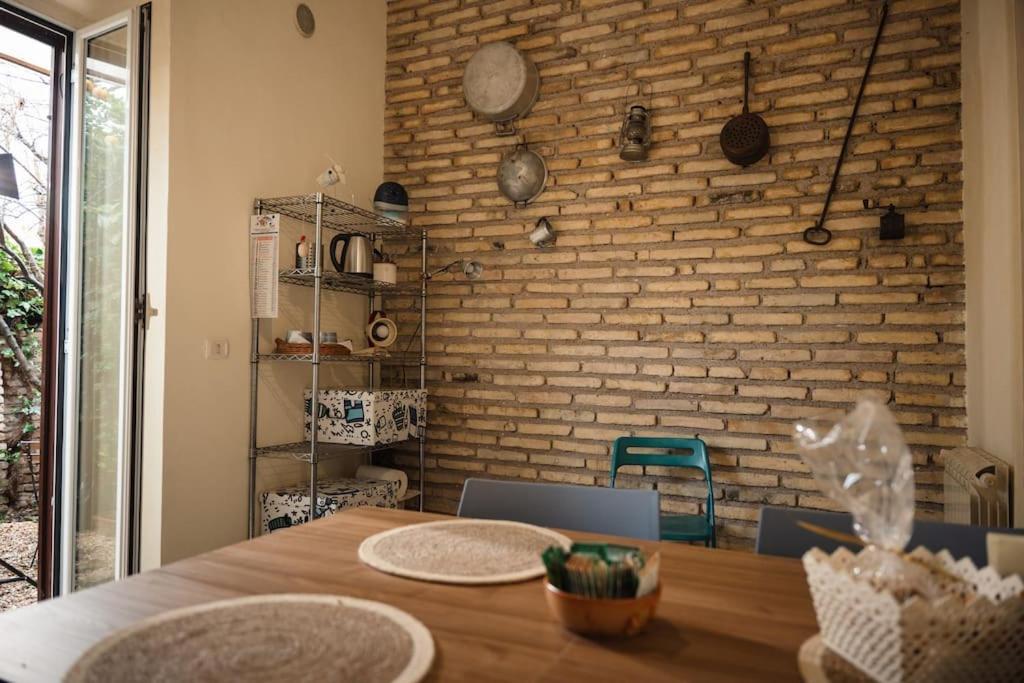Two-Room Apt. Under The Aqueduct'S Arch In Pigneto 罗马 外观 照片