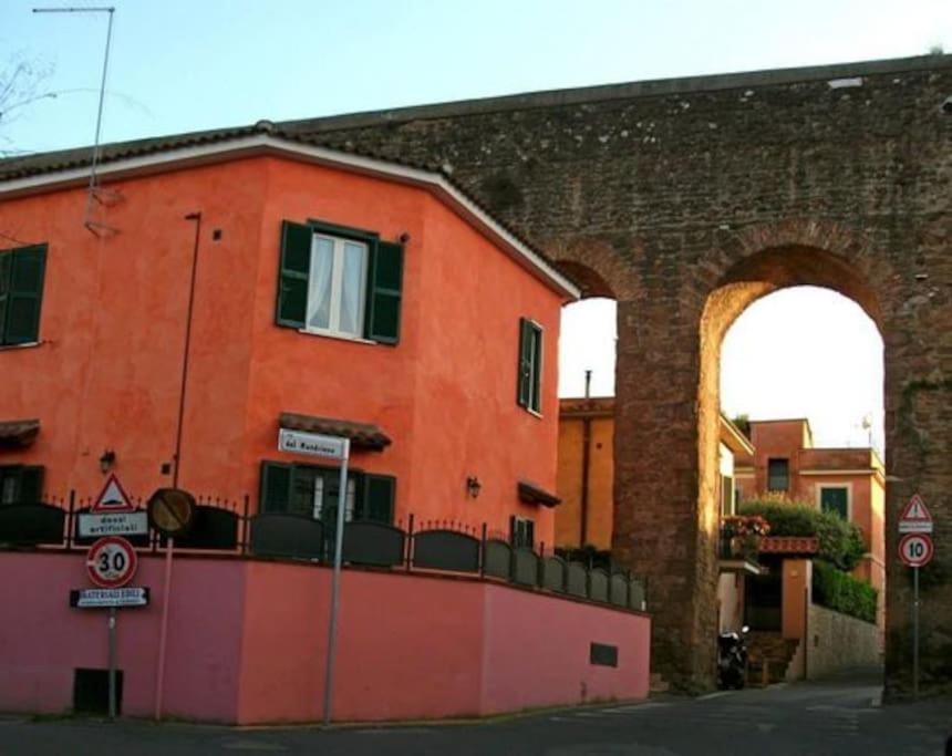 Two-Room Apt. Under The Aqueduct'S Arch In Pigneto 罗马 外观 照片